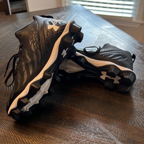 Under Armour Youth Cleats size: 4Y~Football - Picture 2 of 8